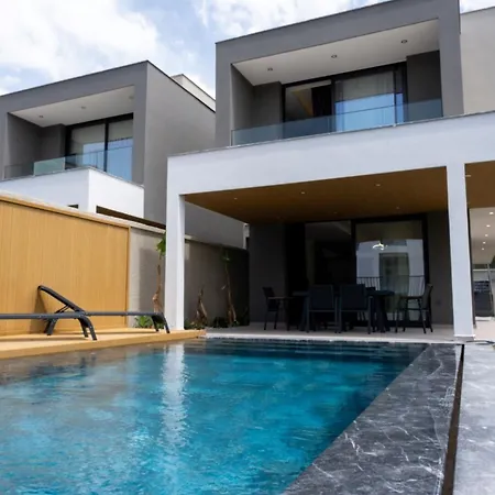 Merkez 4 Odalarbanyolu Villa Çeşme